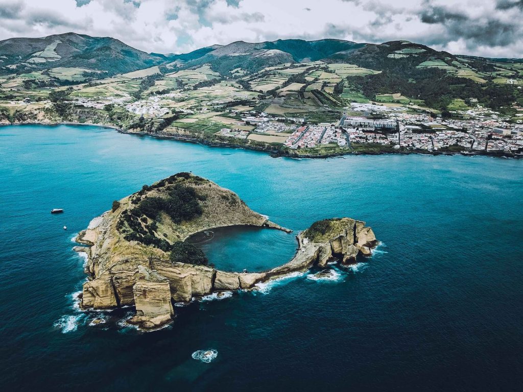 Foto aérea do ilhéu de Vila Franca nos Açores